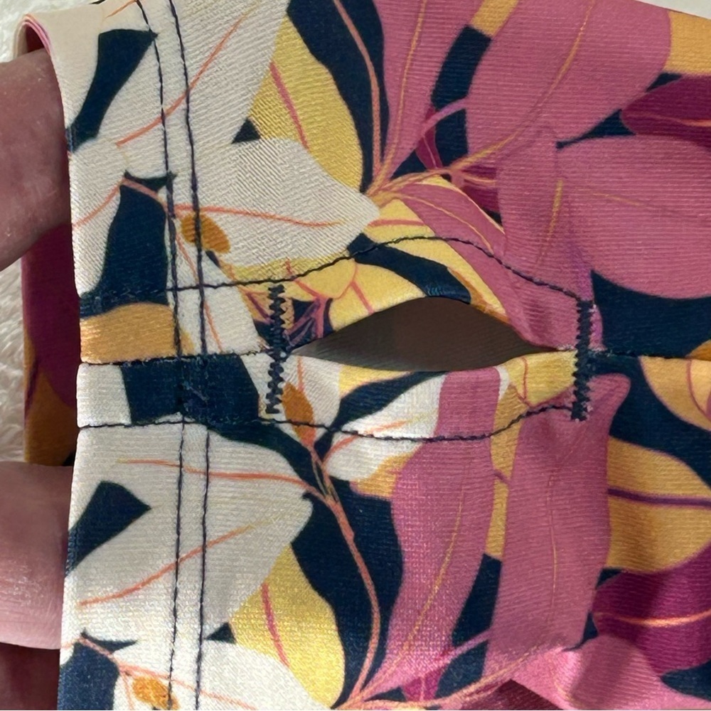 The American Outdoorsman For Women Vibrant Leaf Pattern Long Sleeve Top Size M - Picture 8 of 13